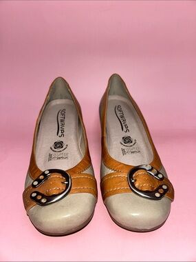 Softwaves Women's Two-Tone Tan and Cream leather Ballet Flats